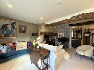 Lounge- click for photo gallery